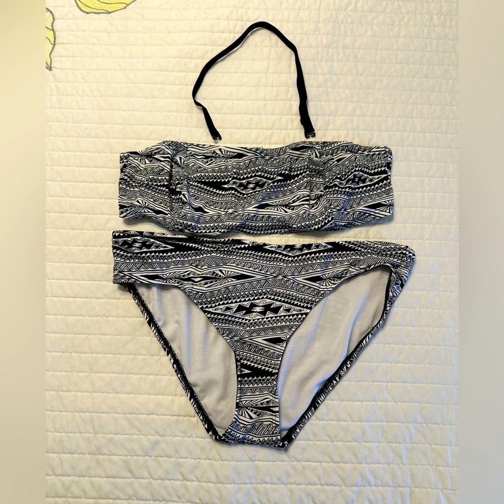 SZ Bikini.  Bandeau top with strap to connect. Super cute!